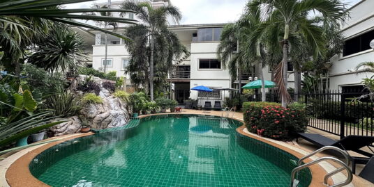 House Phratamnak, Dong Tarn Beach