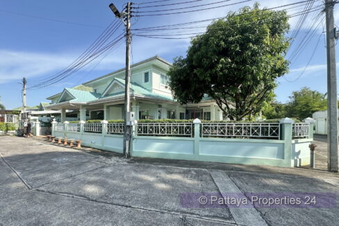 Naklua Baan Chalita  Bungalow mit 2 Etagen auf 880 qm Grundstück