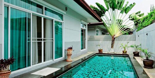 Huay Yai, Panalee Banna Village: Moderne Villa mit Pool zum Verkauf