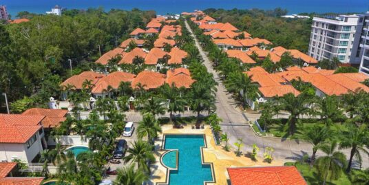 Pattaya: Gemütliche Strandvilla mit Pool in der Majestic Residence – zum Verkauf