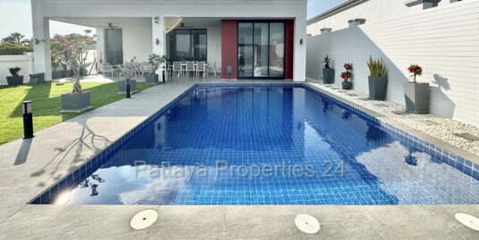 Moderne Poolvilla Siam Royal View in Ost-Pattaya zu verkaufen