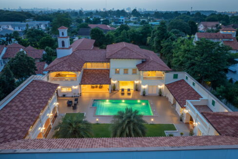 Luxuriöse Villa mit 4000 m² in Ost - Pattaya zu verkaufen