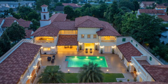 Luxuriöse Villa mit 4000 m² in Ost – Pattaya zu verkaufen