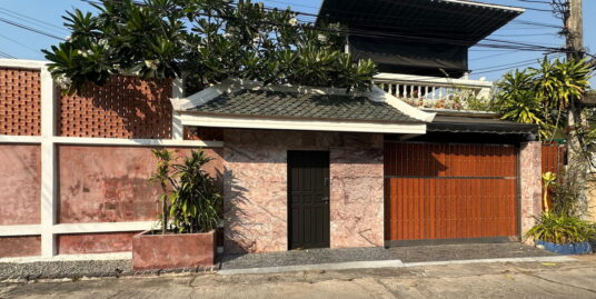 Pattaya Thappraya Road Saniertes Stadthaus