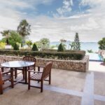patio Beachfront villa Naklua