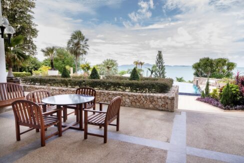 patio Beachfront villa Naklua