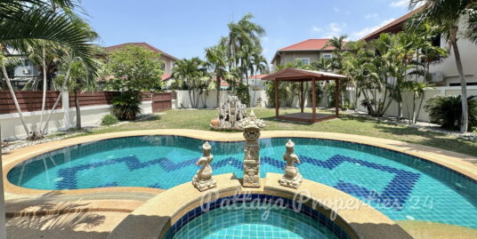 Ost Pattaya Freistehende Pool villa mit grossem Grundstück