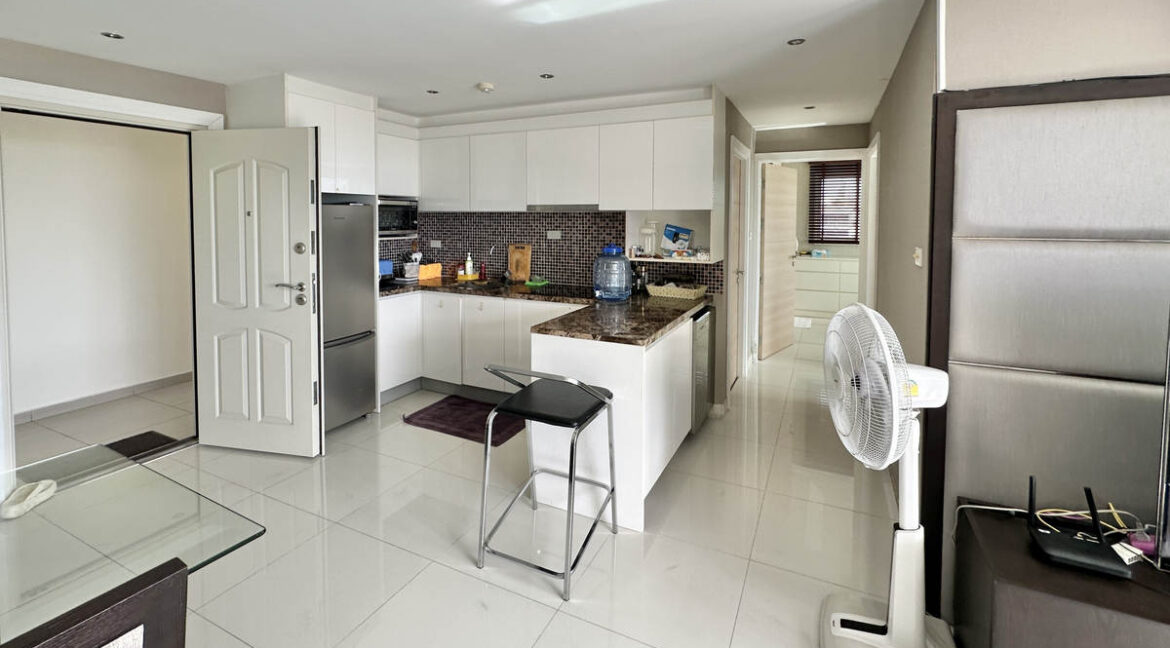 Sunset Boulevard condo seaview 010