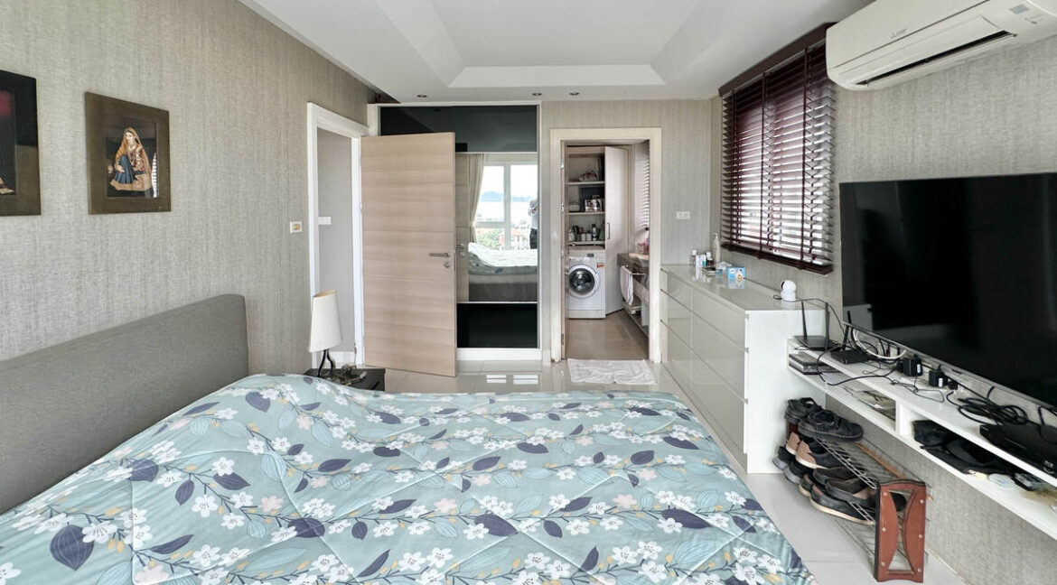 Sunset Boulevard condo seaview 013