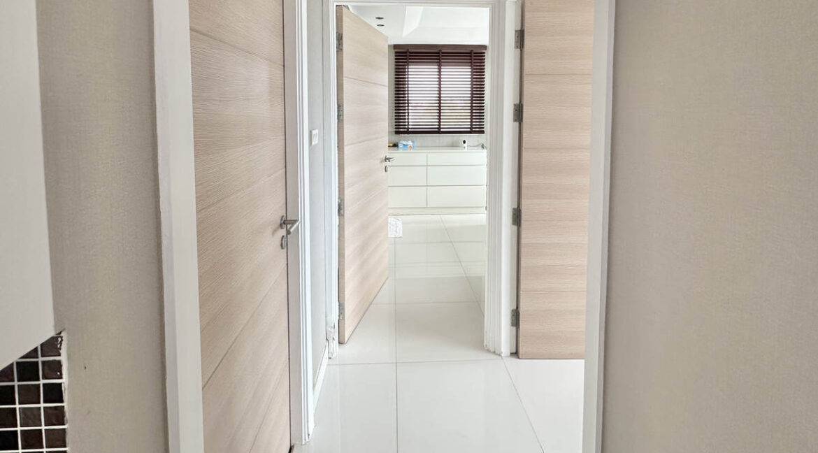 Sunset Boulevard condo seaview 015