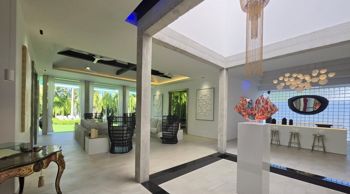 Huay Yai Luxury Villa 001