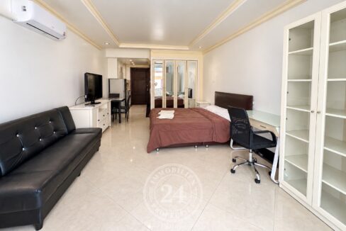 32033 LK Legend Condo 001 Studio for sale
