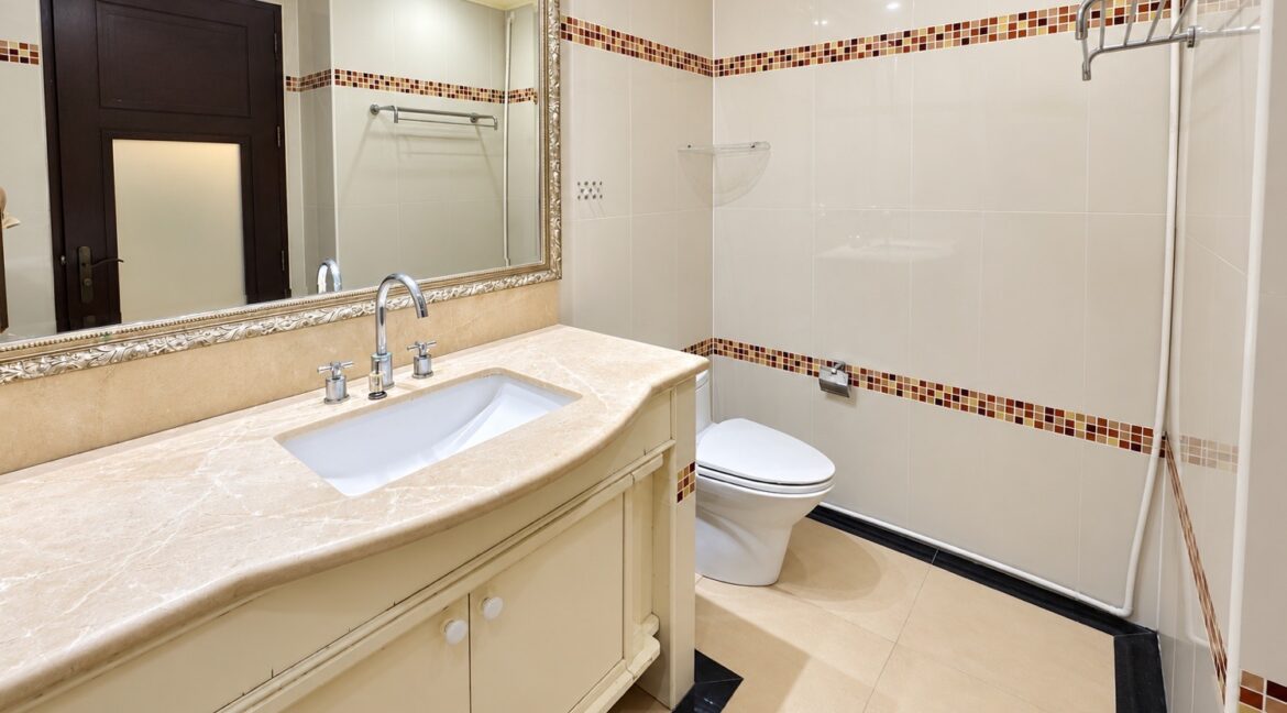 32033 LK Legend Condo 007