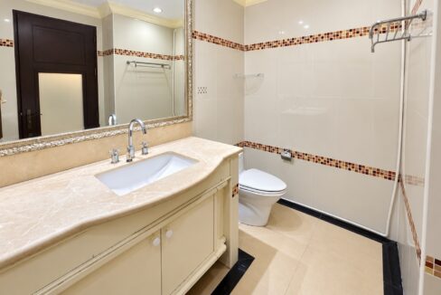 32033 LK Legend Condo 007
