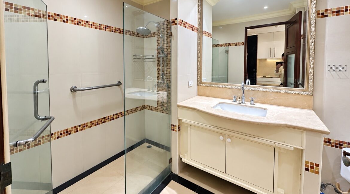 32033 LK Legend Condo 008