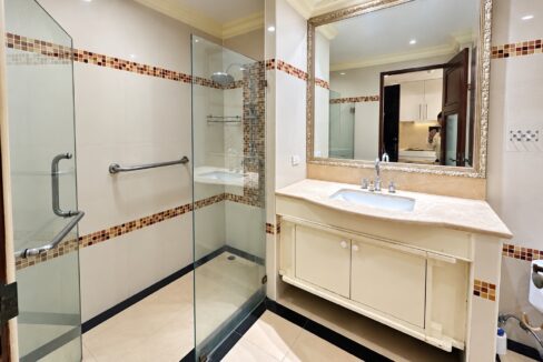 32033 LK Legend Condo 008