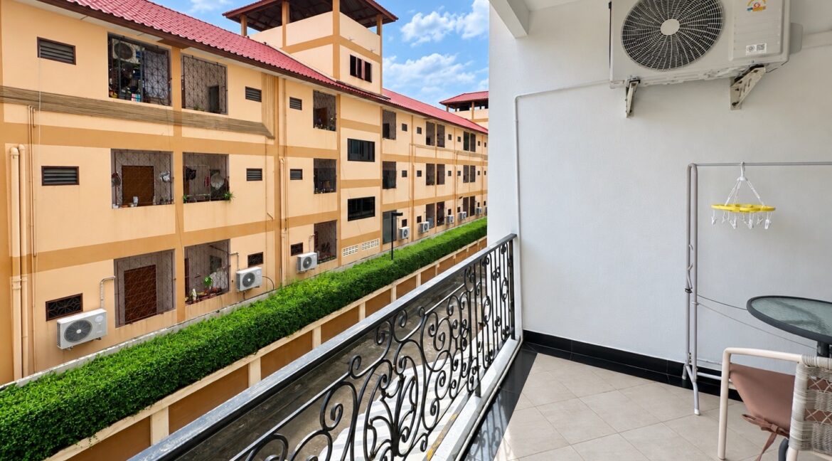 32033 LK Legend Condo 009