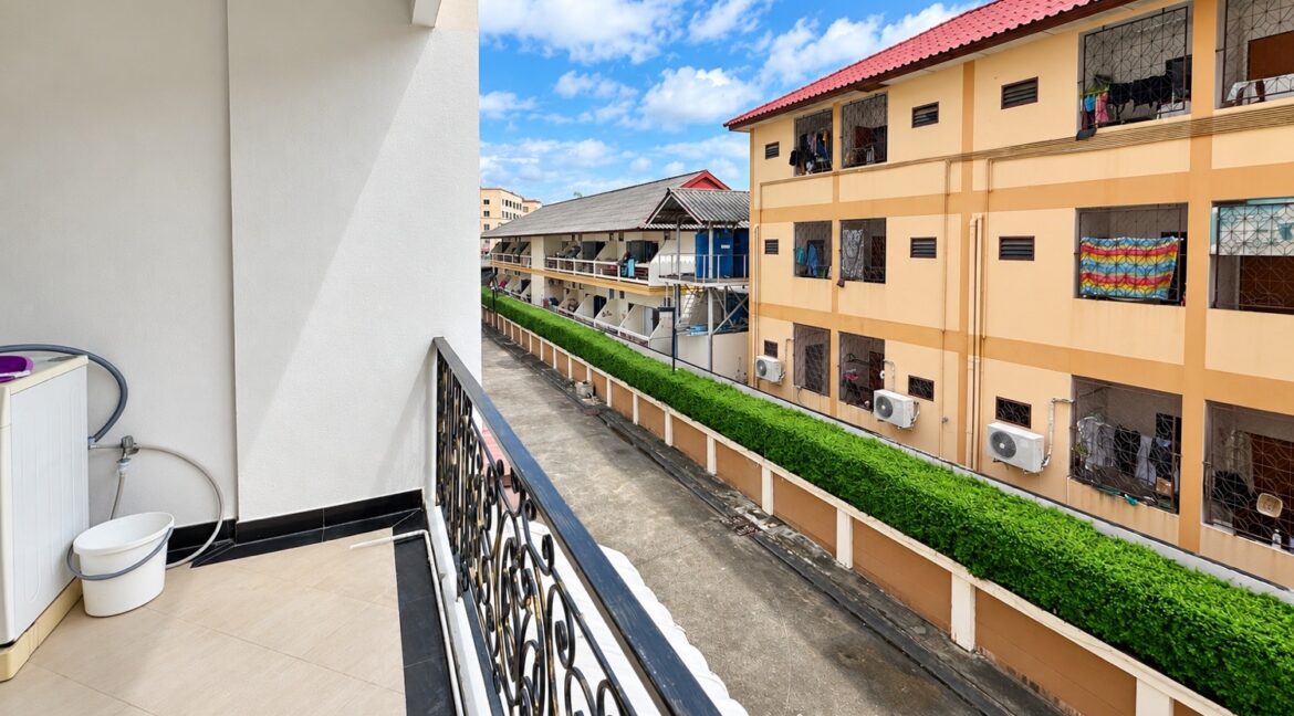 32033 LK Legend Condo 011