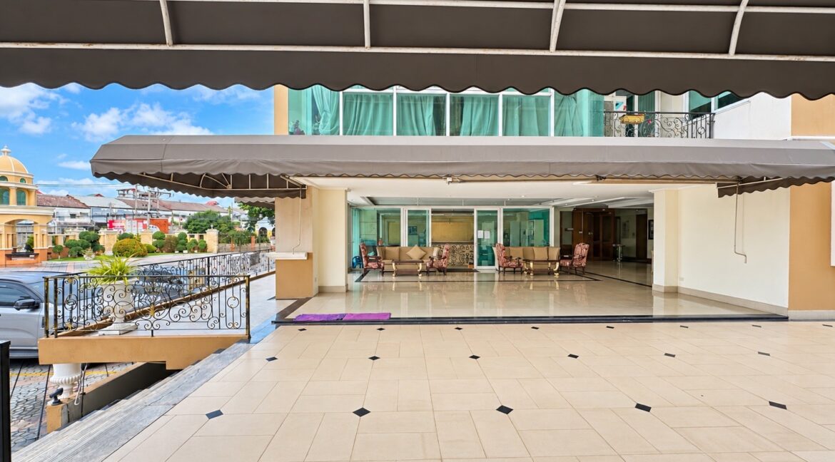 32033 LK Legend Condo 014