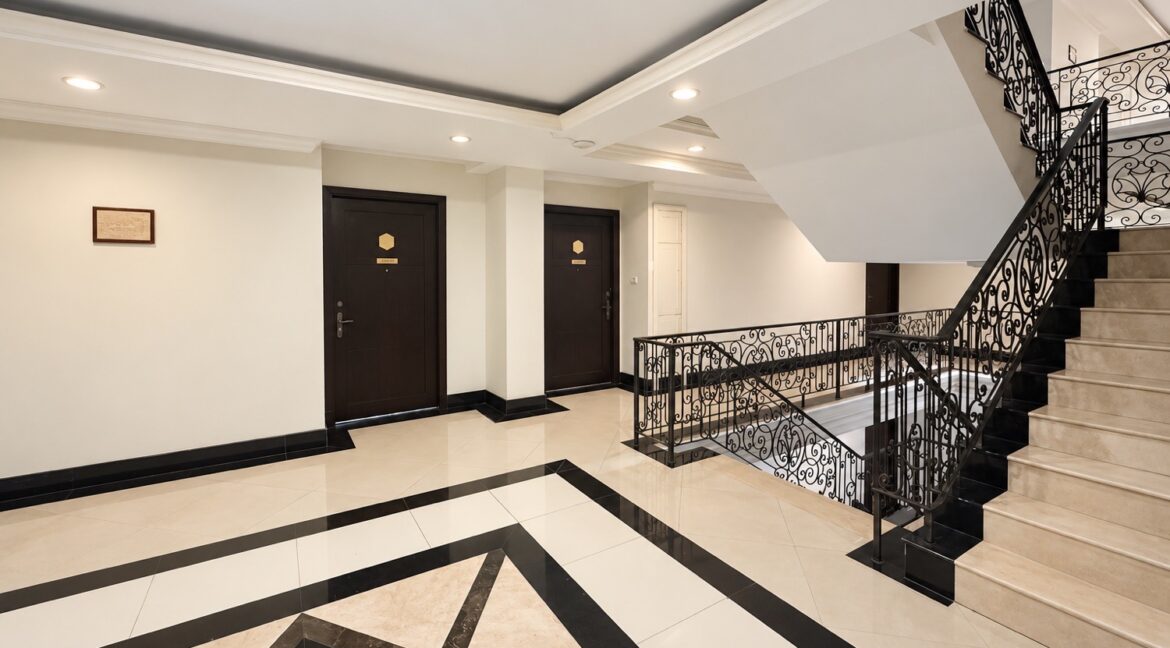 32033 LK Legend Condo 016